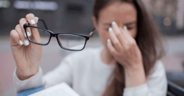 Mắt mờ đột ngột nguyên nhân do đâu? Mắt bị mờ đột ngột là bệnh gì?