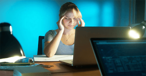 Đeo kính khi dùng máy tính quá lâu sẽ gây mỏi mắt