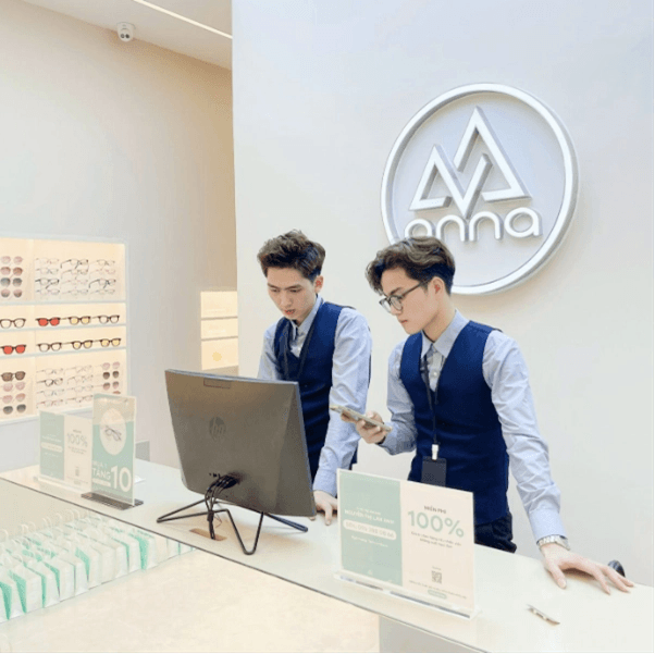 Đội ngũ tư vấn chuyên nghiệp tại Kính mắt Anna