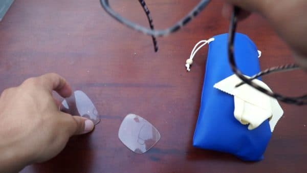 Cách lắp tròng kính cận
