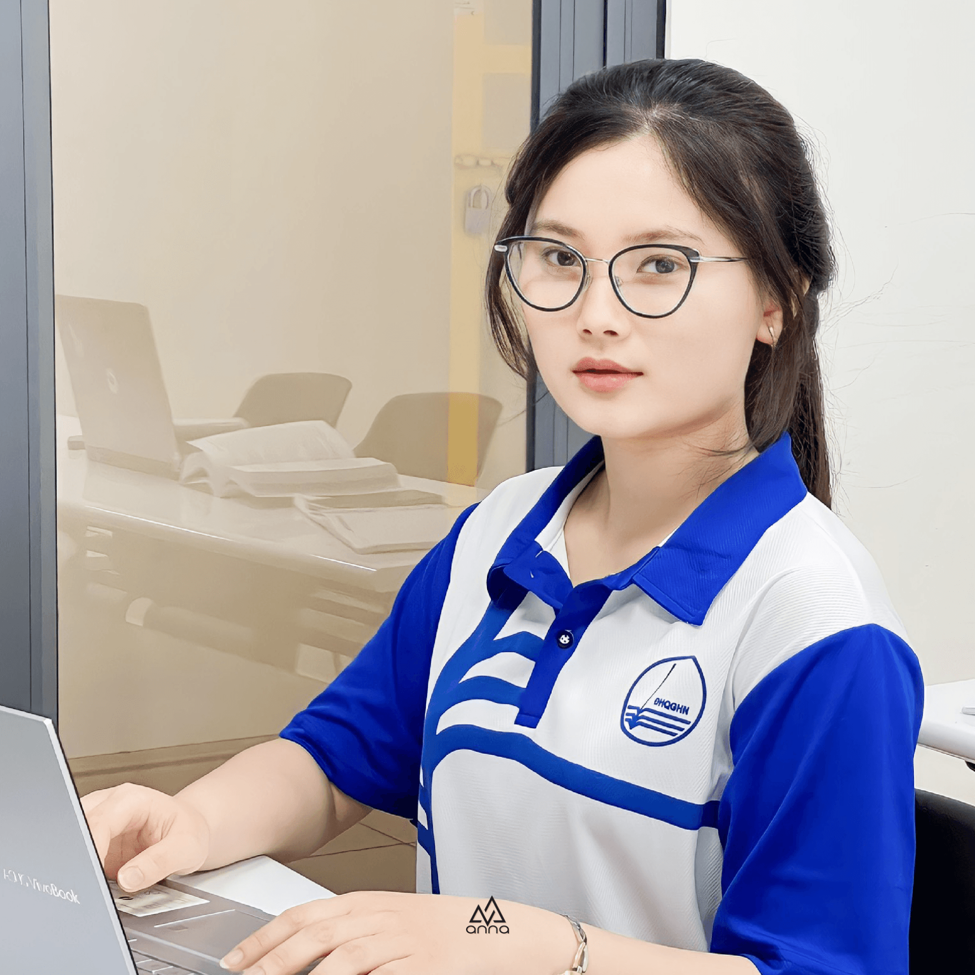 Đeo kính cận là phương pháp hiệu quả và phổ biến nhất