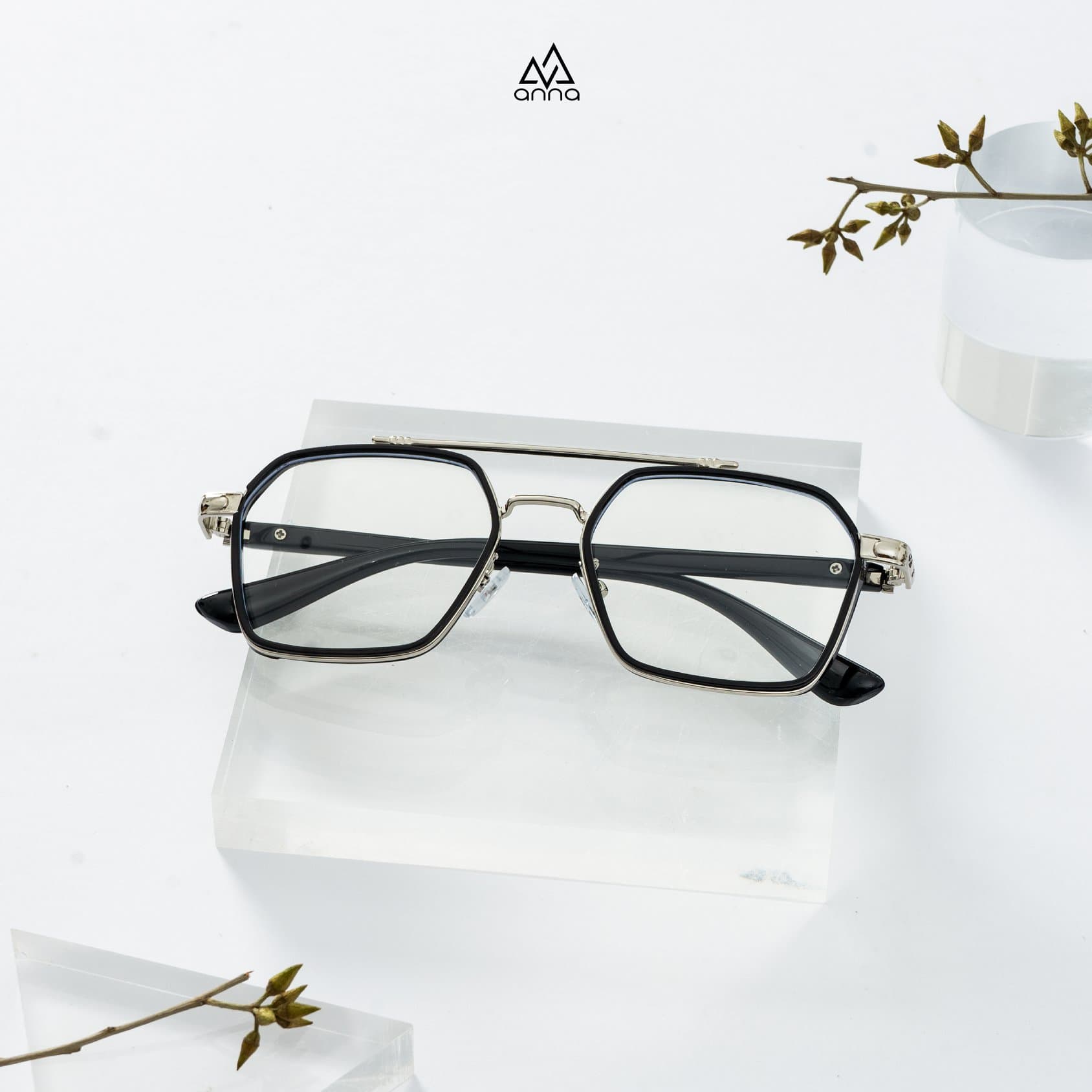 Mặt trái tim nên tránh đeo kính aviator hay còn gọi là kính phi công