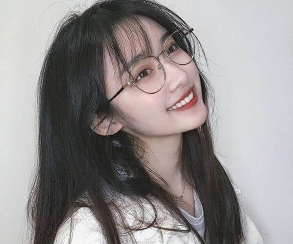 Tóc tỉa đuôi dài duỗi thẳng - Kiểu tóc quen thuộc của mọi cô gái