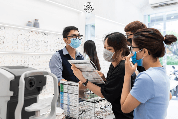 Lựa chọn kính cận tại Kính mắt Anna