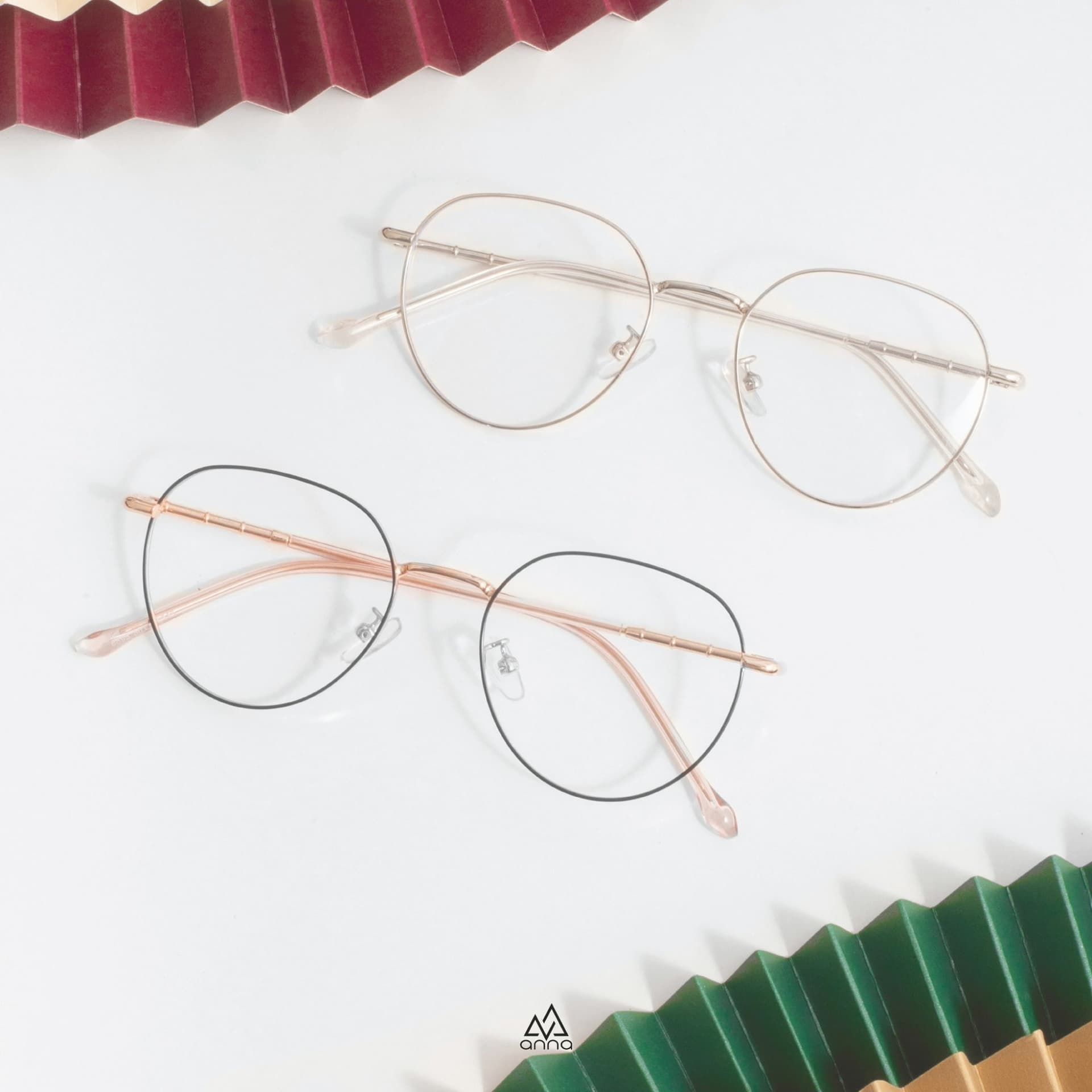 Kính oval giúp khuôn mặt mềm mại hơn