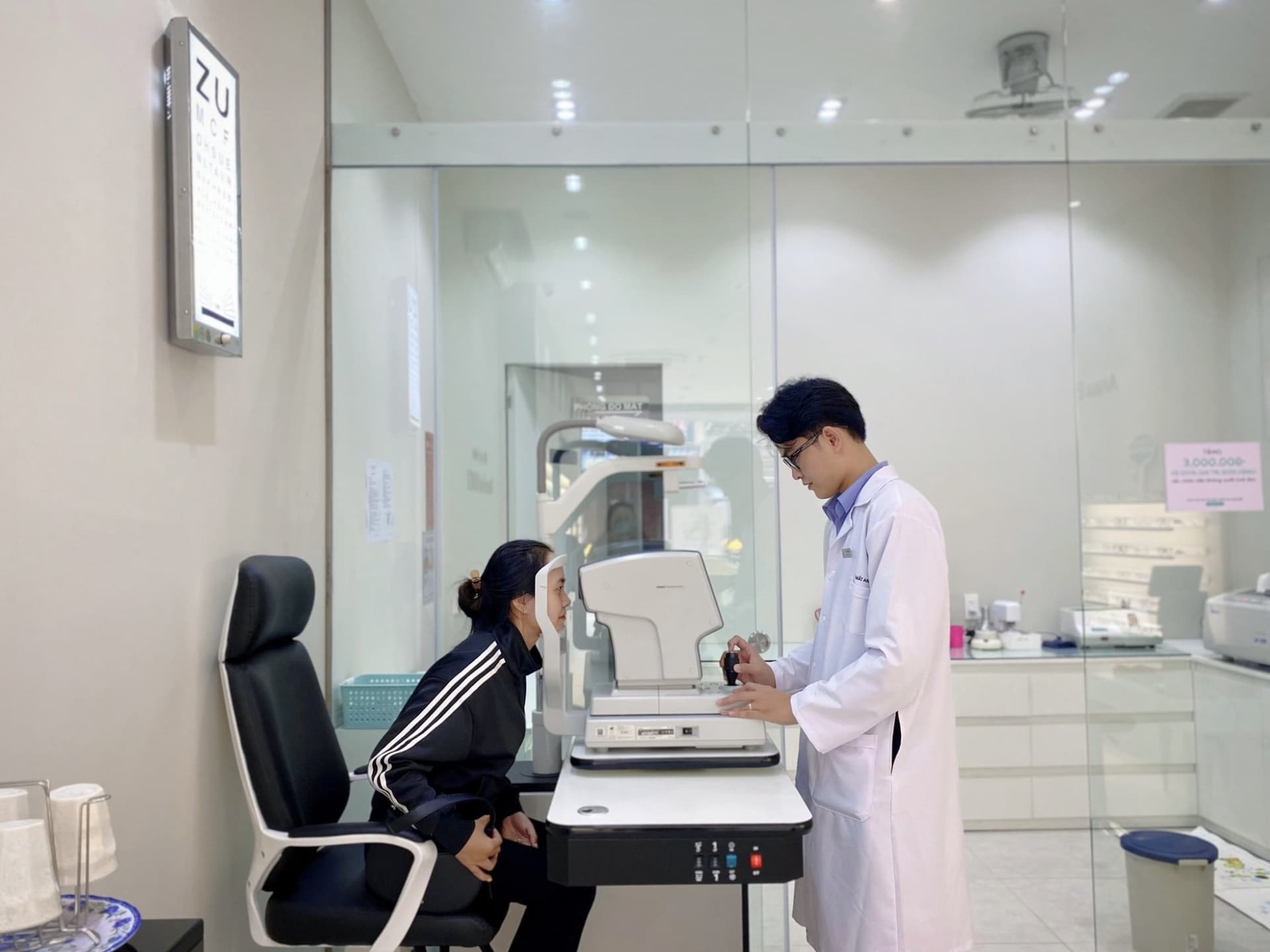 Xác định chính xác độ cận trước khi mua kính là vô cùng quan trọng