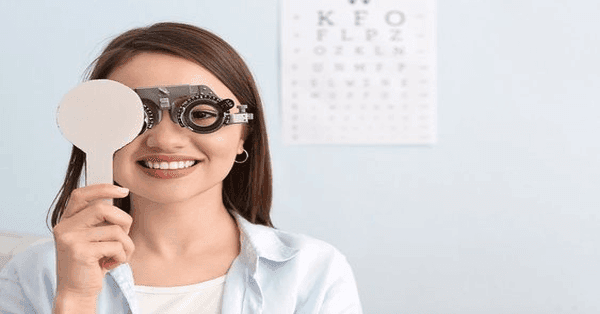 Sử dụng kính cận là phương pháp phổ biến nhất