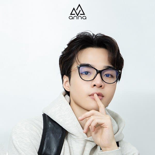 Kiểu tóc Slicked Back khá phù hợp với nam giới có gương mặt điển trai