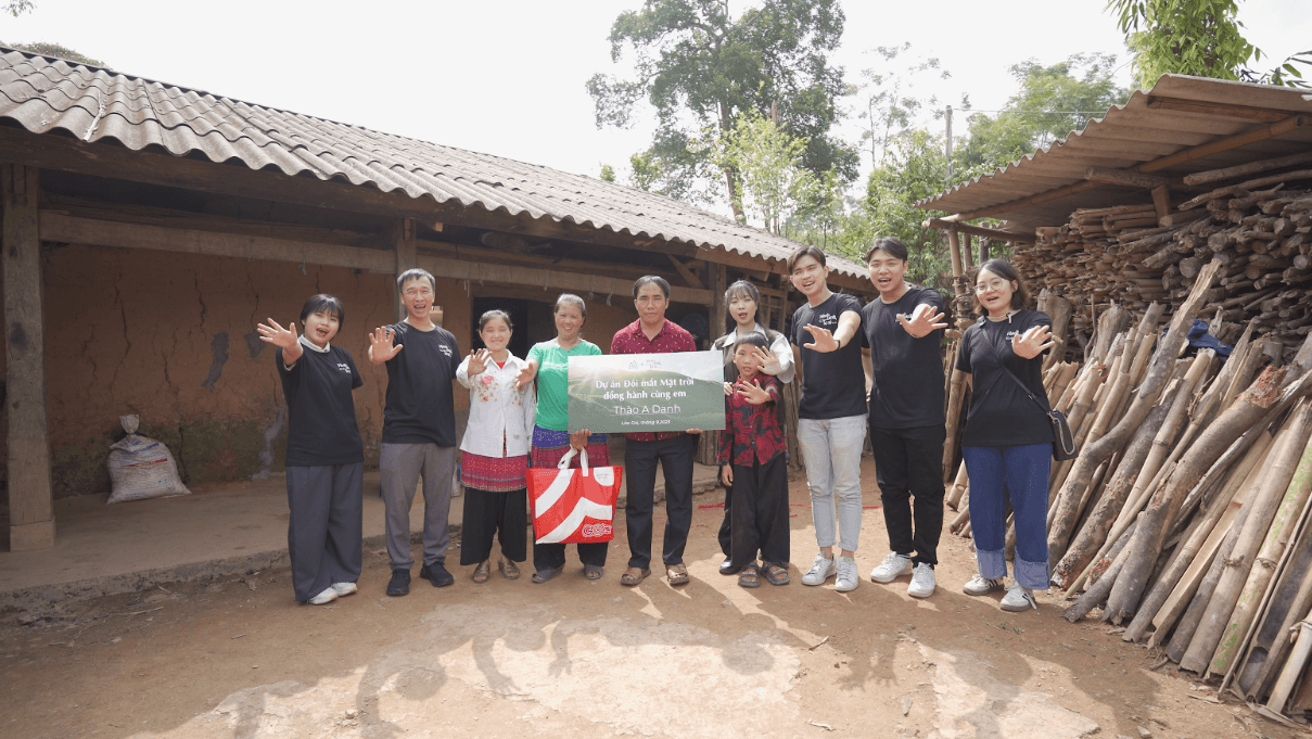 Câu chuyện về em Thào A Danh: Rung giật nhãn cầu bẩm sinh