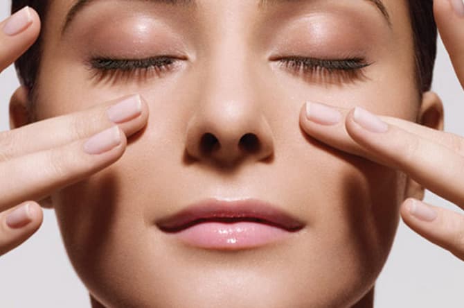 Massage và luyện tập cho mắt khỏe mạnh