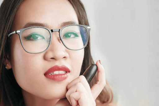 Tìm hiểu đeo kính có làm mũi tẹt không