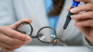 Cách khắc phục tình trạng đeo kính hay bị tuột đơn giản