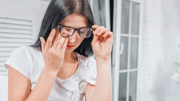 Cách chỉnh gọng kính bị lệch đơn giản ngay tại nhà