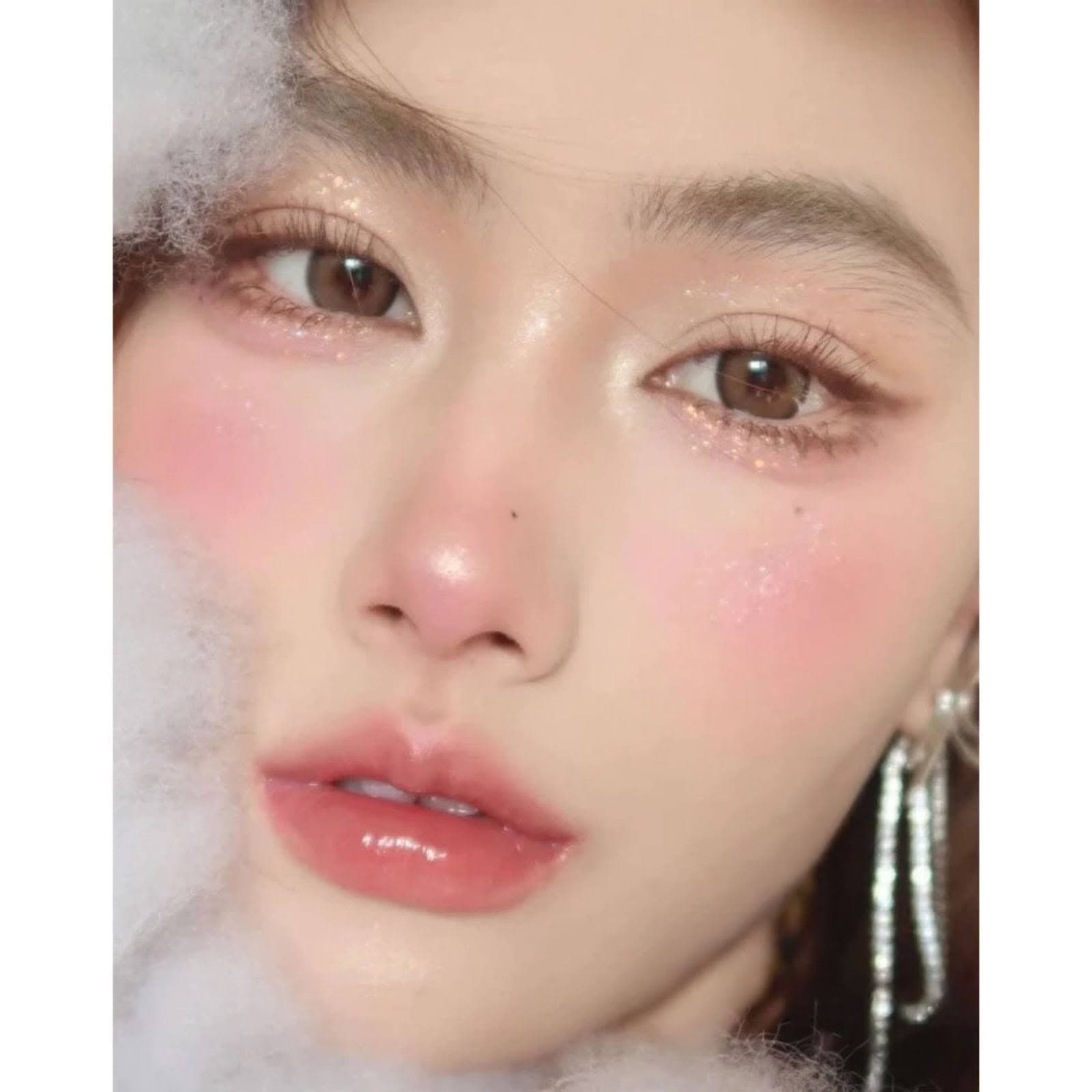 Tips chọn màu lens cho cô dâu